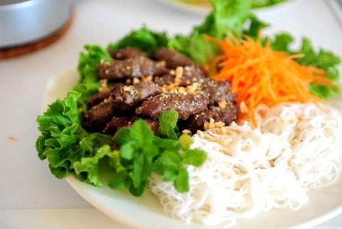 Grilled Beef Noodle Bowl